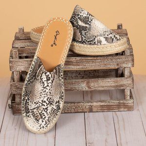 Snakeskin Pattern Espadrille Mule-Trend Alert